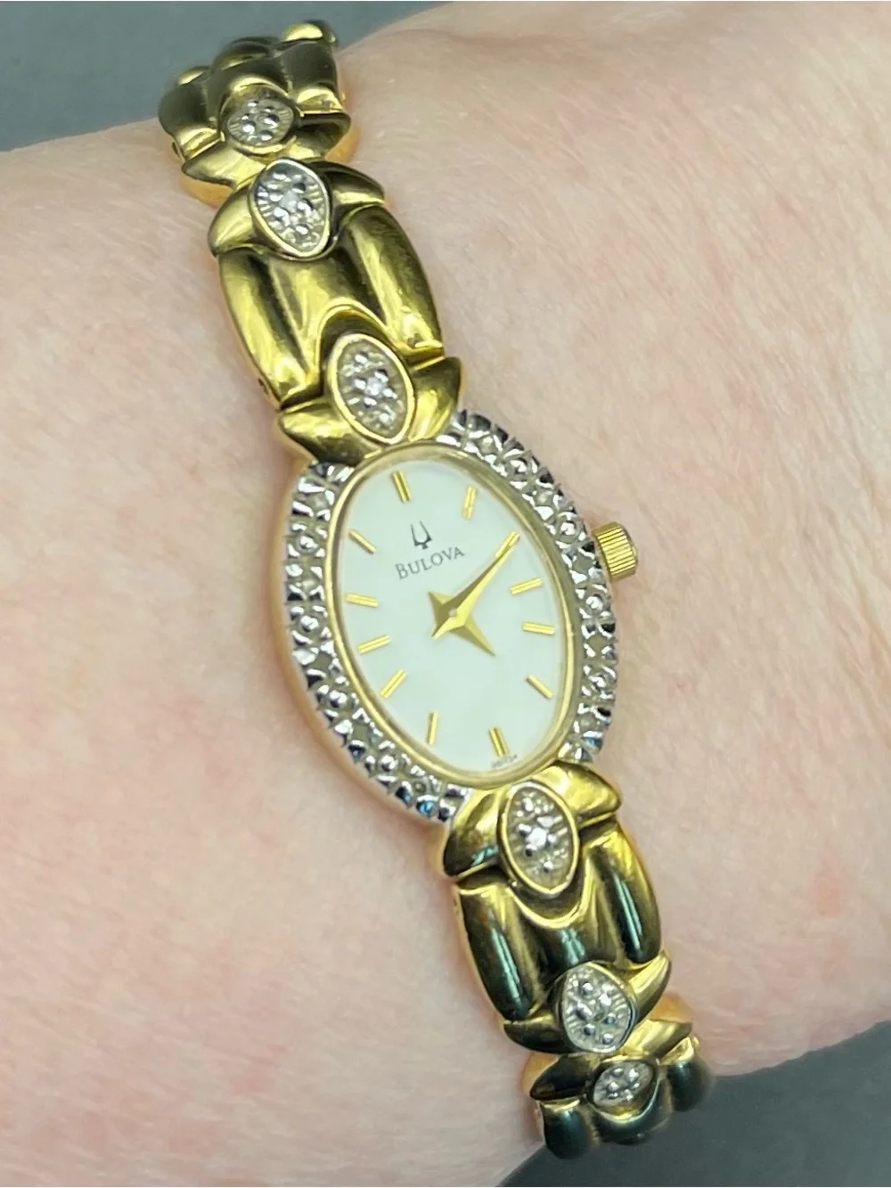 Vintage 2002 Bulova  A2 diamond watch. Mint Condition Crystal. Box & booklet